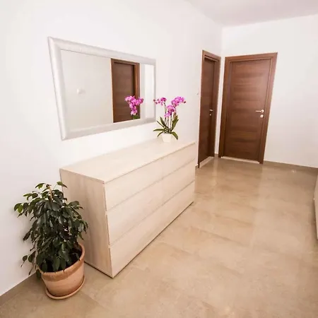 In Seget Donji 7430 Apartment Trogir