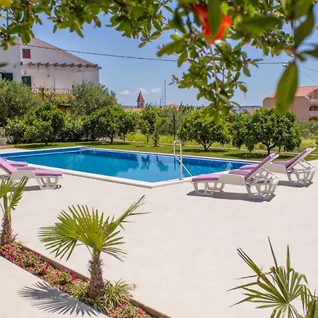 In Seget Donji 7430 Trogir