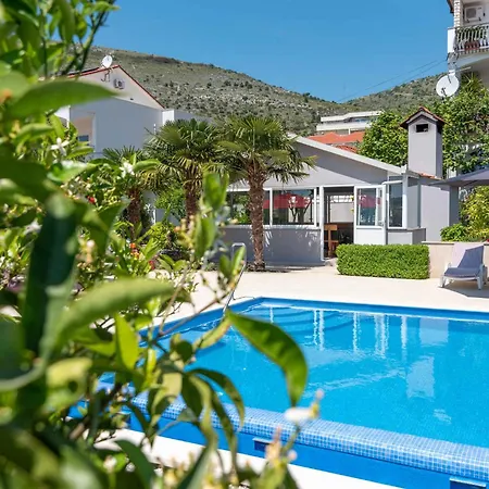In Seget Donji 7430 Daire Trogir